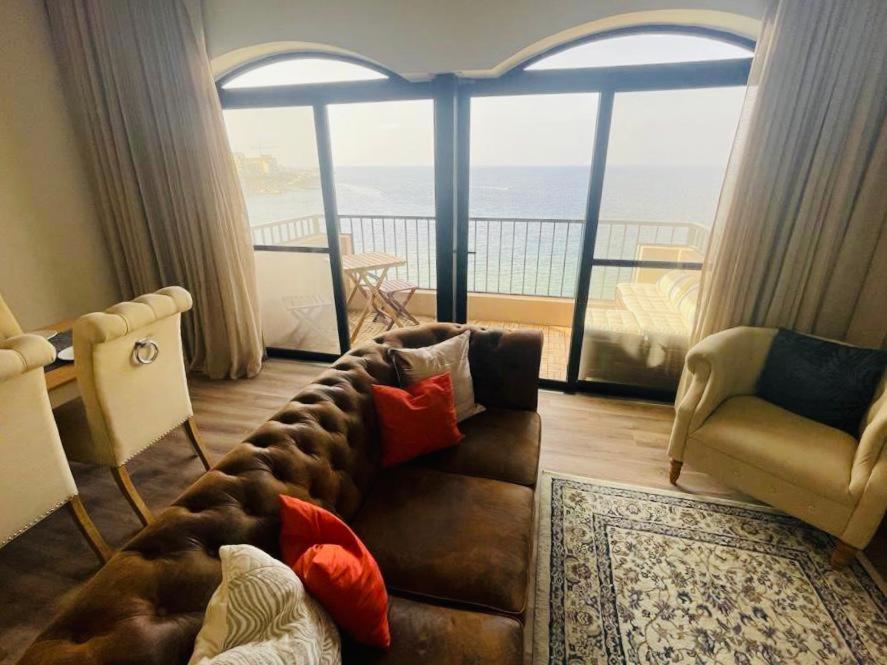 Beach Front High End Apartment, Direct Sea Views. Марсалфорн Экстерьер фото